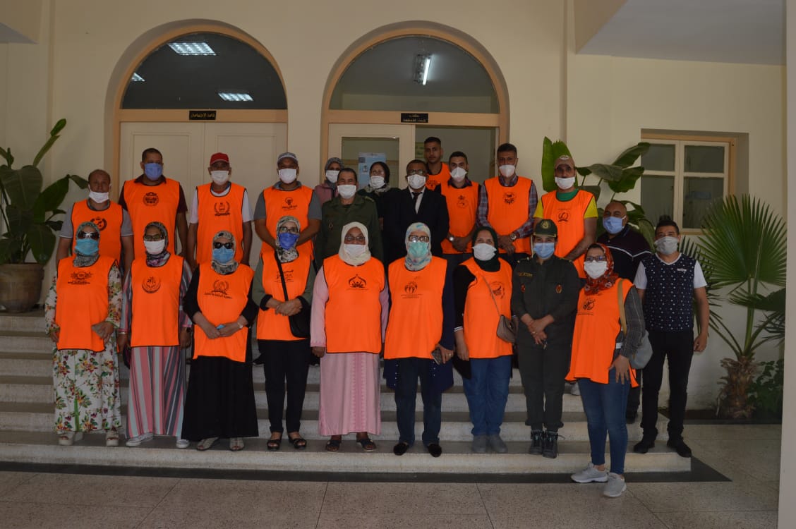 بنتسيق مع  السلطات المحلية بمنطة برج مولاي عمر  ، انخراط العديد من فعاليات المجتمع المدني  بشكل تلقائي في حملة التوعية والتحسيس بضرورة أخذ الاحتياطات اللازمة ونهج الممارسات الجيدة من أجل حماية النفس والغير من الانعكاسات الصحية والاقتصادية للفيروس..