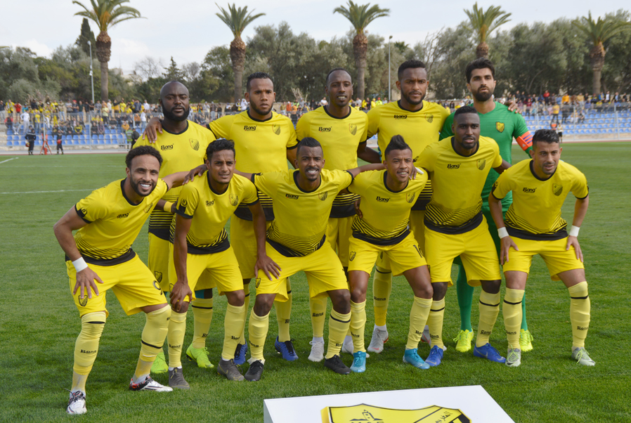 بعد خروجنا من الحجر الصحي المتتبعون للحقل الكروي  لجهة فاس مكناس  ينتظرون  خبر تاريخ افتتاح المركب الرياضي  بفاس ان تزفه لهم وزارة الشباب والرياضة 