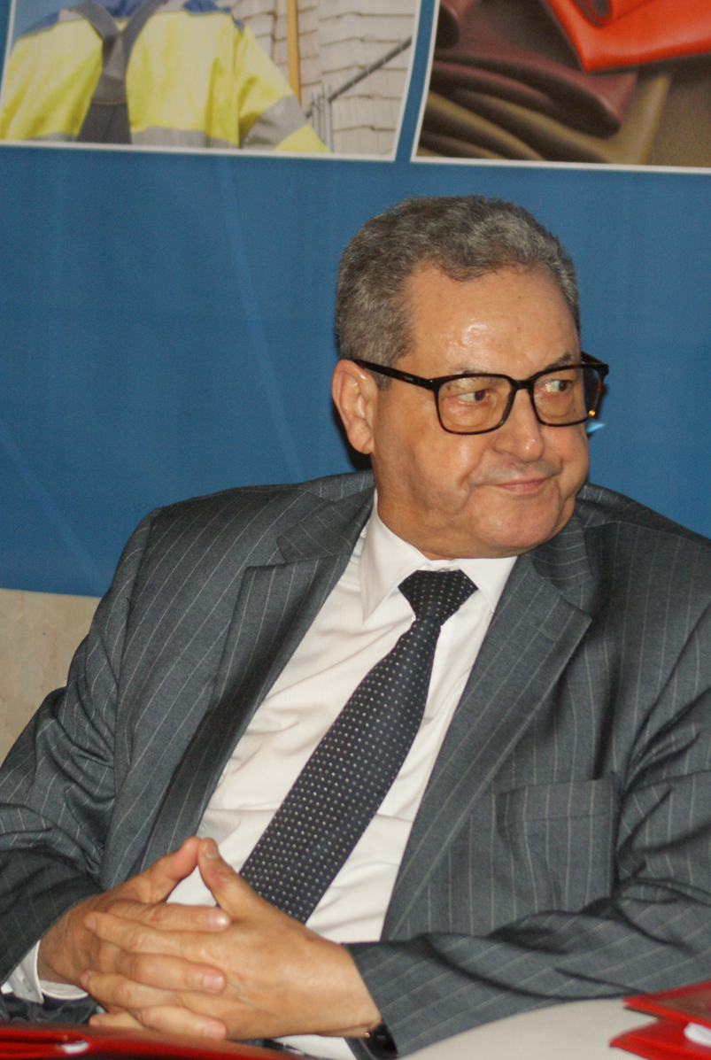 الأمين  العام  لحزب السنبلةالسيد امحند العنصر  يجالس  مسؤولي = التنظيمات الشبابية للاحزاب  الممثلة في قبة البرلمان=