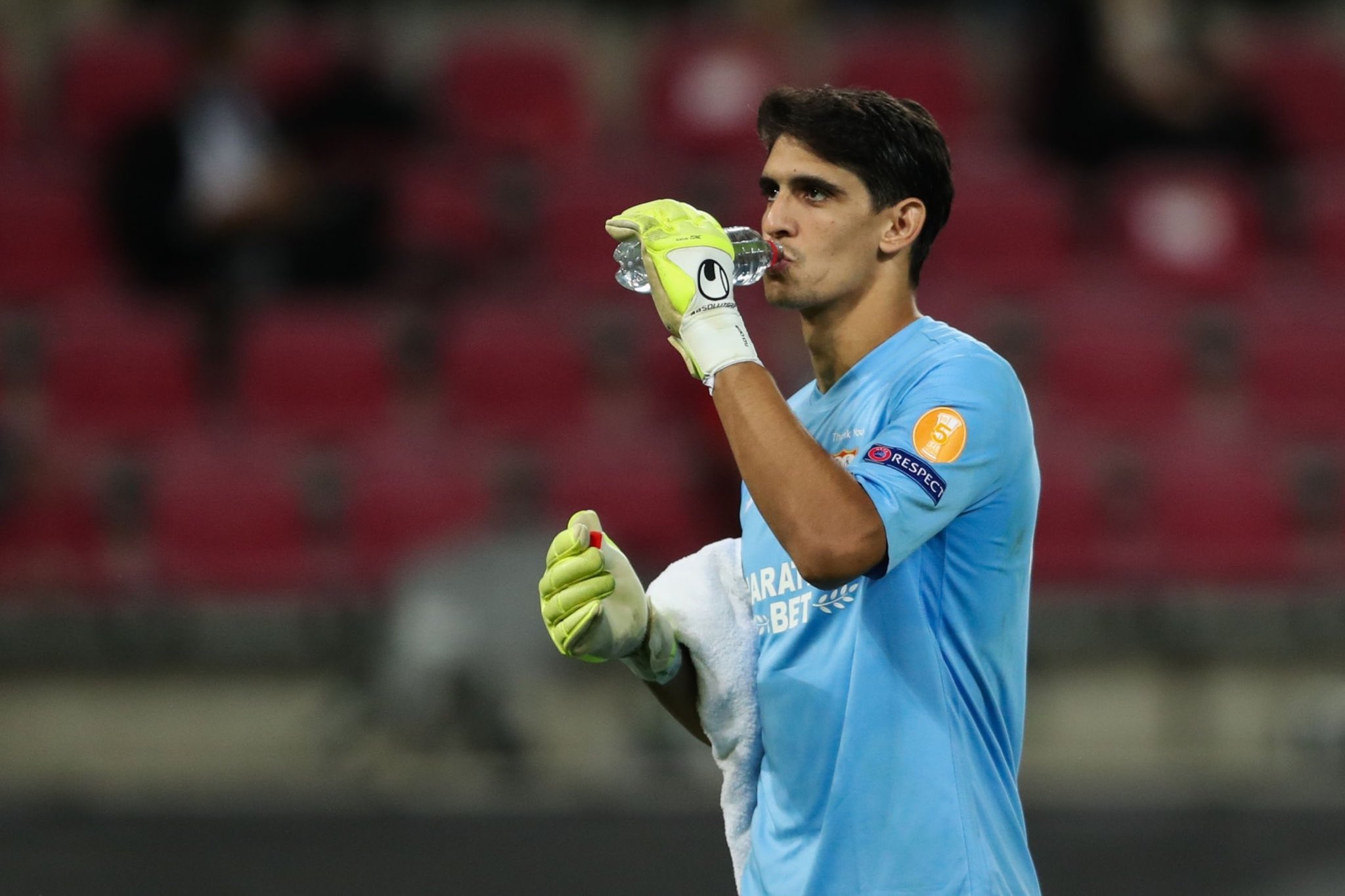 العنكبوث بونو سر تأهل إشبيلية لنهائي الدوري الأوروبي...‎