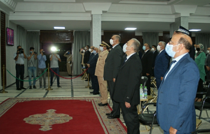 حضور وازن من اعيان ومسؤولي فاس وممثلي اعلام فاس  رفقة واليهم السيد سعيد ازينبر يتابعون لحظات  بث الخطاب الملكي السامي الموجه لشعب المغربي  ويعبرون عن فرحتهم وتهنئتهم بمناسبة ثورة الملك والشعب وعيد الشباب المجيد  لباني المغرب الجديد صاحب الجلالة الملك محمد السادس نصره الله واعزه