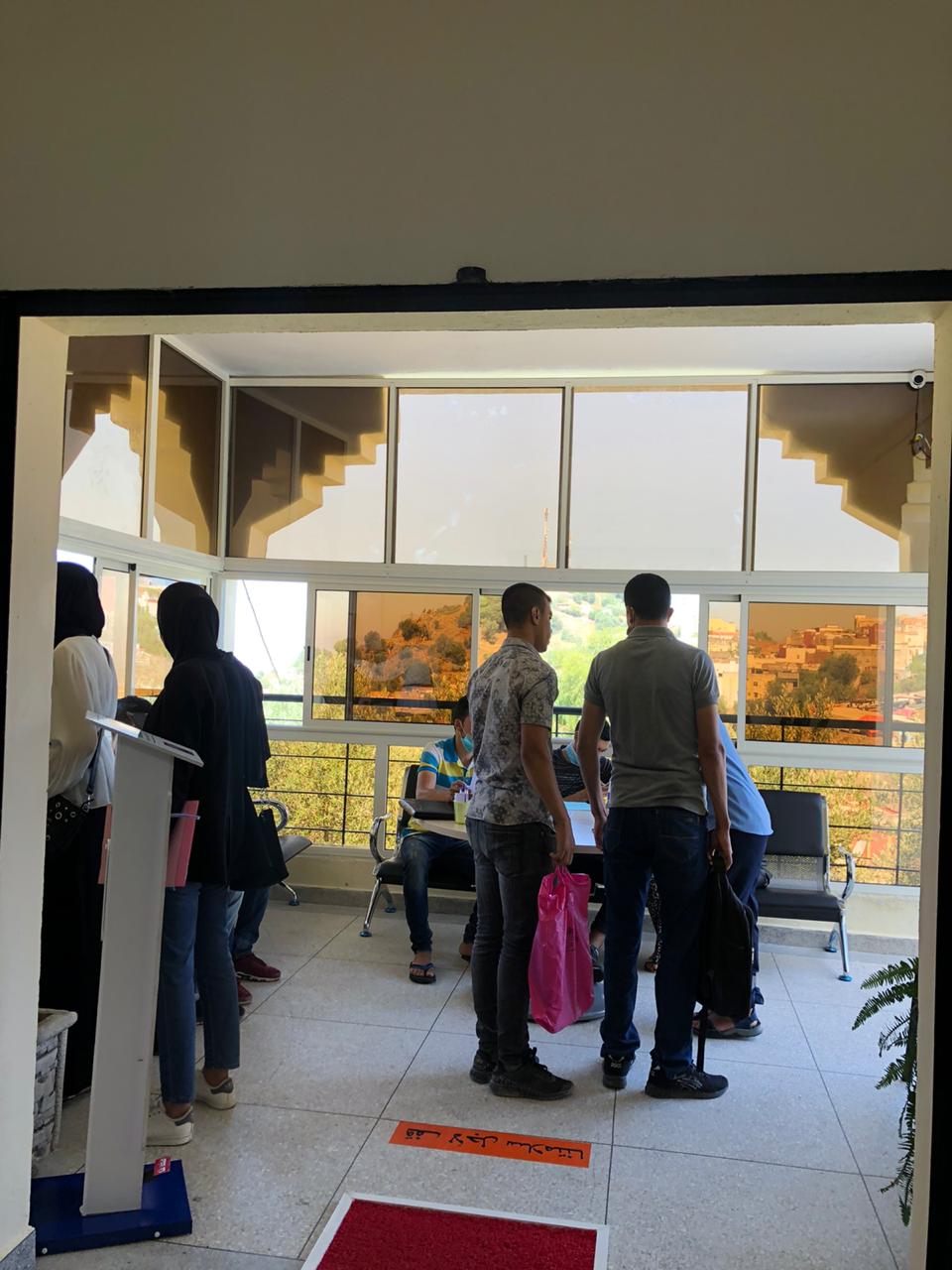 مبادرة تستحق عليها عمالة اقليم تاونات بقيادة عامل الاقليم  سيدي صالح داحا  التويه والتشريف  =حول تشغيل حوالي 800 شاب وشابة تابعين لإقليم تاونا ت في بعض المجالات المرتبطة بالتعليم الأولي وصناعة السيارات =