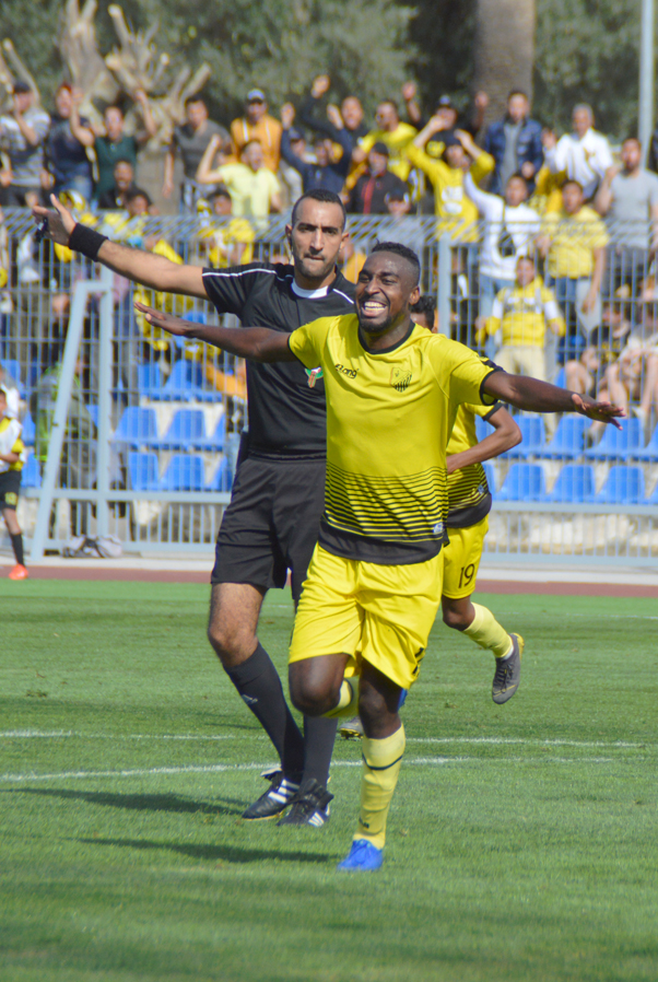 النمور الصفر فريق المغرب الرياضي الفاسي لكرة القدم  يخلقون  الفرحة الكبرى في بيوت ساكنة اهل فاس لهدا نقول فلاخوف على الماص نقولها لانها اصبحت متعودة لمواصلة فرحة   جمهوردواق وله احترافية في صنع الفرجة التشجيعية الجميلة والتي تشرف مكانةاللوحات التشجيعية  الفرجوية االمغربية الكروية.التي تنبهر لها الللاعبين