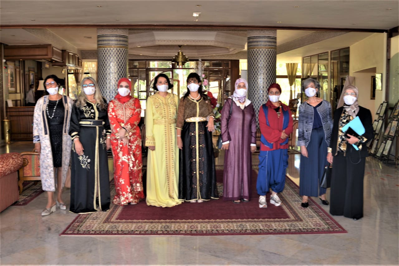 مكونات  جمعية بوابة فاس  بقيادة رئيستهم الحاجة ليلى بنيس تنظم  اجمل وارقى لوحات  لتكريم   نساء فاعلات مغربيات في شتى القطاعات   الدين بالتفاتة بمناسبة  تخليد جمعيتهم  لليوم الوطني للمراة يوم 10 اكتوبر 2020