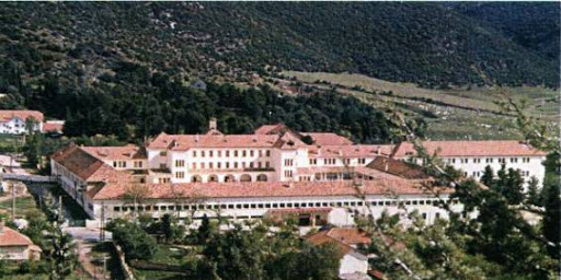 أزرو – اقليم افران  ثانوية طارق بن زياد  مسار تاريخي وتعليمي متميز طالته العشوائية التدبيرية والتردي التربوي