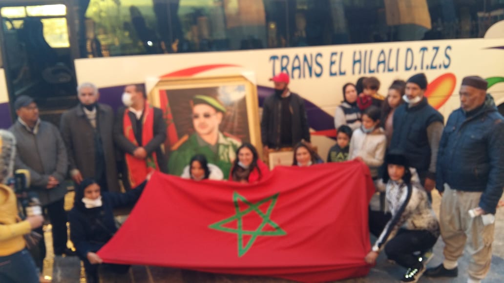 الجامعة المغربية للمقاولات الصغرى والمتوسطة للنقل  الطرقي بالمغرب تخليدا لذكرى 45للمسيرة الخضراء و65لعيدالاستقلال المجيد ينظم المكتب الجهوي لجهة فاس/مكناس للجامعة ***قافلة المواطنة من مدينة مكناس الى المعبر الحدودي للكركرات ،تحت شعار : ( نحن في صحرائنا والصحراء جزء لا يتجزأمن مغربنا