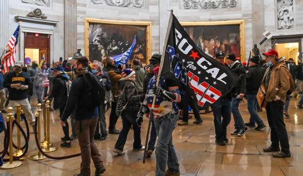 انصار ترامب يقتحمون الكونغريس لتعطيل المصادقة على الانتخابات