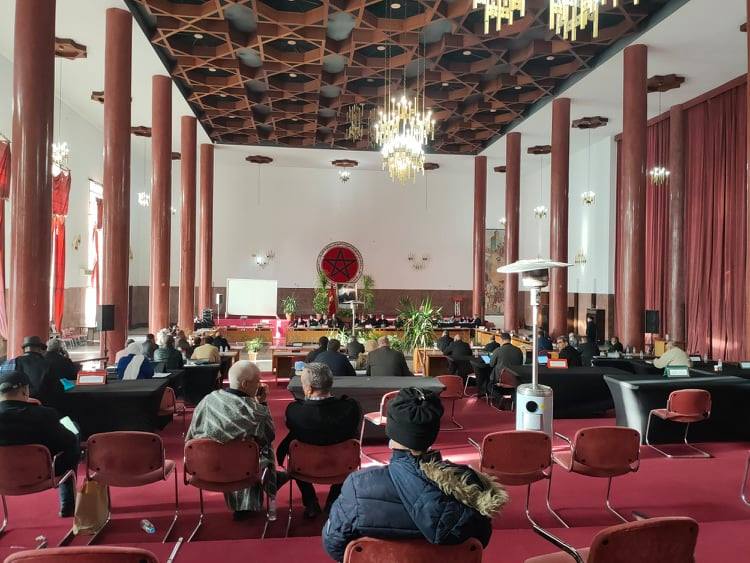 هل أصبح الملك العام المشترك بمدينة مكناس مباحا للاستغلال بأرخص العروض؟