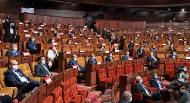 فرق الأغلبية والمعارضة بمجلس النواب تدعو الحكومة إلى اتخاذ تدابير اجتماعية استعجالية لمساندة الفئات المتضررة من حظر التنقل الليلي خلال رمضان