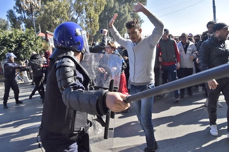 الاتحاد الأوروبي.. دعوة إلى التحرك بشأن انتهاكات حقوق الإنسان بالجزائر