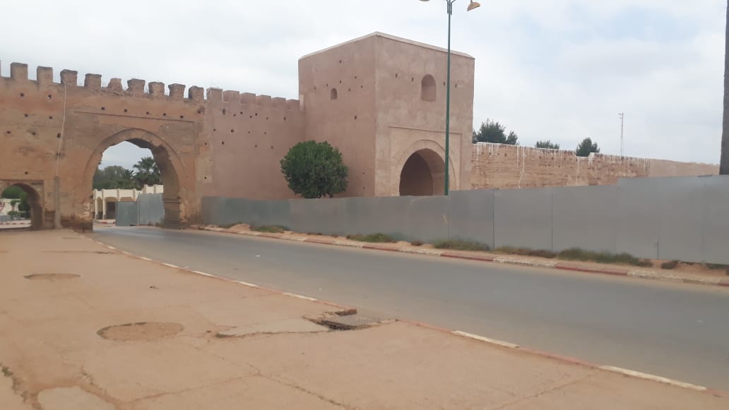 مكناس حي الزيتون                                          تذمر ساكنة الحي وتجاره وطلبته من بطء اشغال ترميم الاسوار التاريخية الإسماعيلية