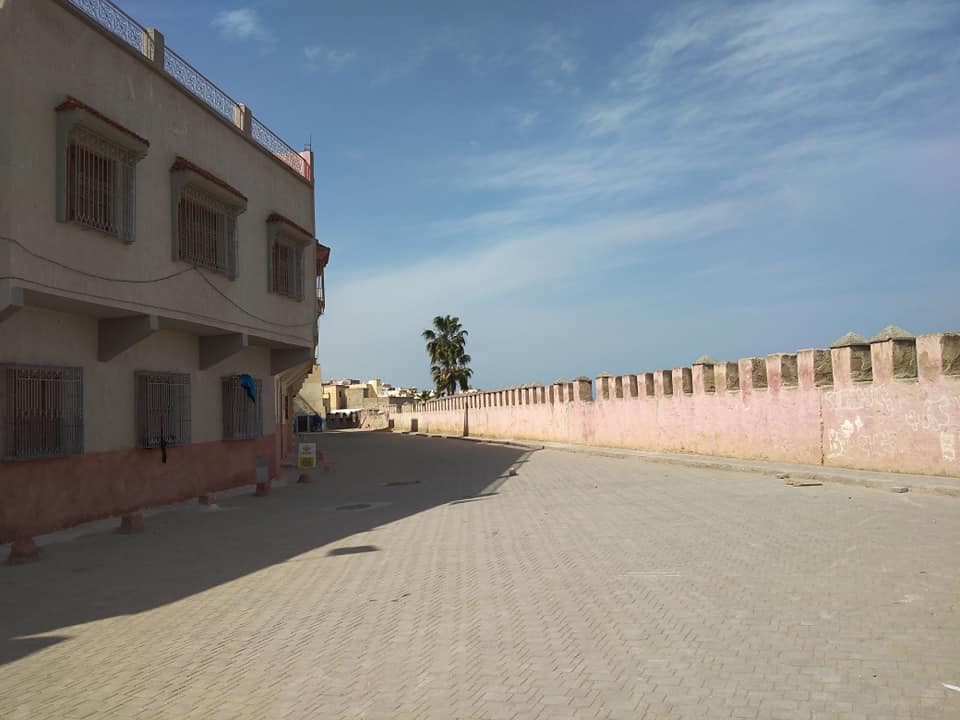 مكناس حي الزيتون               تهشيم زجاج سيارات الأجرة يثير رعب الركاب