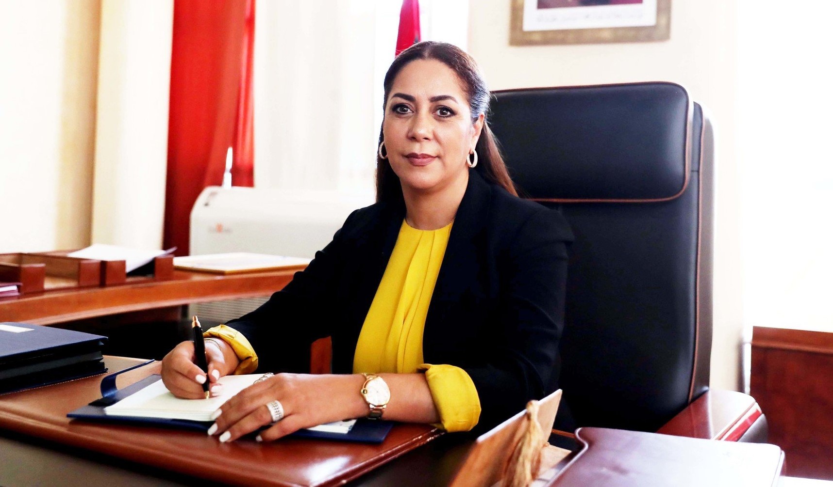 نزهة بوشارب والفساد الإداري