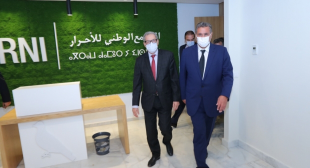 أخنوش يلتقي امحند العنصر الأمين العام لحزب الحركة الشعبية ضمن لقاءات المشاورات الرامية لتشكيل الحكومة الجديدة