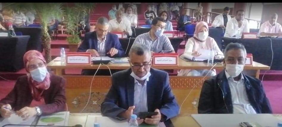 هل هنالك عيب قانوني وشكلي في تموقع جلوس المستشارين (ات) في أول دورة بمكناس؟ هل هنالك عيب قانوني وشكلي في تموقع جلوس المستشارين (ات) في أول دورة بمكناس؟