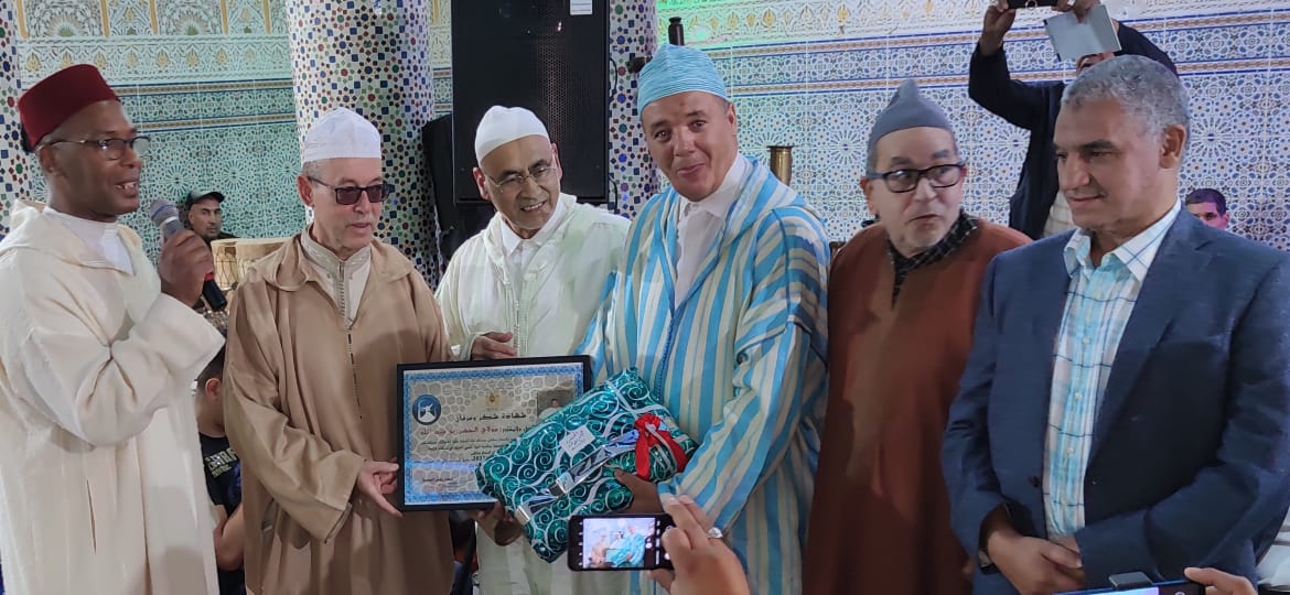 مكناس..جمعية روح التراث الصوفي للمديح والسماع برئاسة رئيسها الحاج معاد شبيهي تحتفي بالدورة الرابعة للمولوديات فيسبوك تويتر لينكدإن سكايب مشاركة عبر البريد طباعة مكناس..جمعية روح التراث الصوفي للمديح والسماع برئاسة رئيسها الحاج معاد شبيهي تحتفي بالدورة الرابعة للمولوديات فيسبوك تويتر لينكدإن سكايب مشاركة عبر البريد طباعة