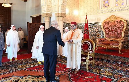 جلالة الملك يعين عددا من السفراء الجدد