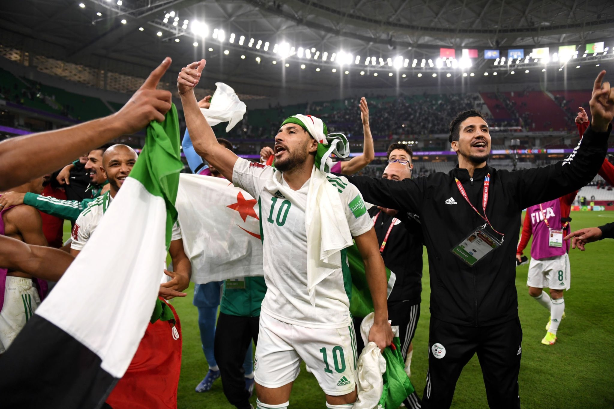 تأهل هتشكوكي غريب لمنتخب الجزائر...