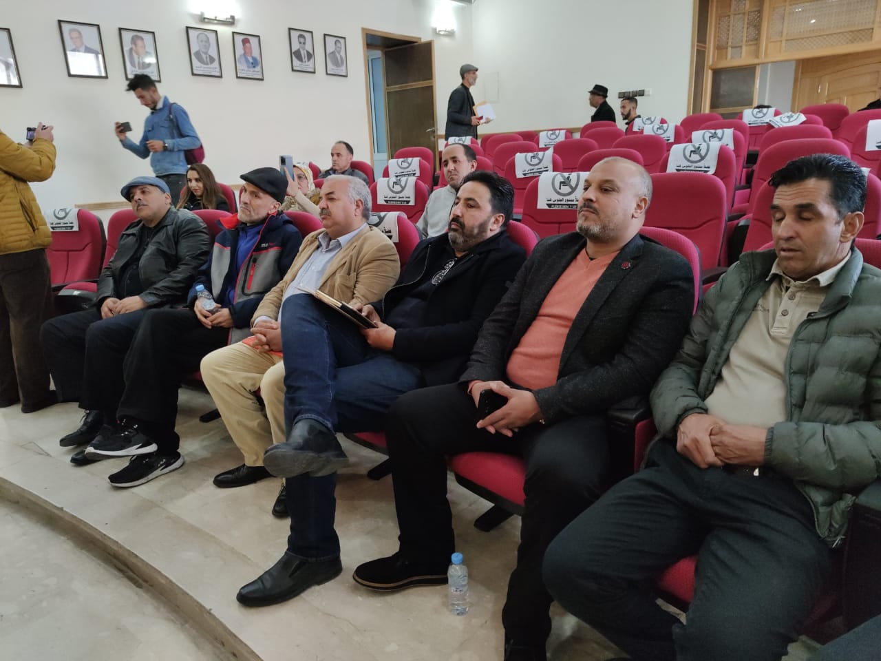 الجمع العام الاستثنائي لجمعية أصحاب قاعات الحفلات بمدينة مكناس الجمع العام الاستثنائي لجمعية أصحاب قاعات الحفلات بمدينة مكناس