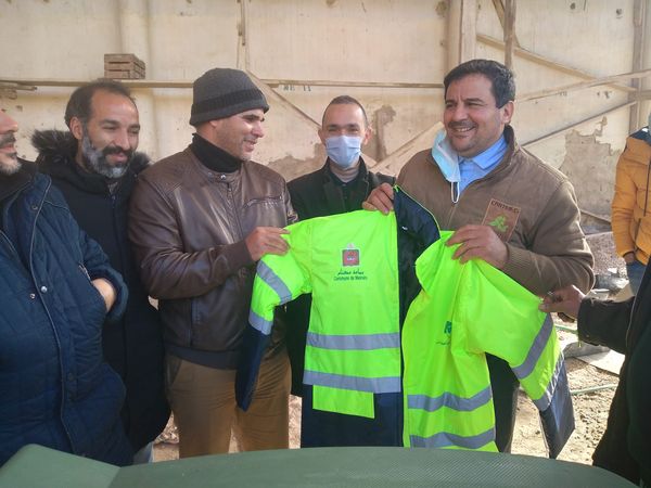 شركة موكومار الاسماعيلية لم تلتزم بوفائها وترفض التوقيع على محضر الاتفاق والعمال في اضراب ابتداء من عشية اليوم شركة موكومار الاسماعيلية لم تلتزم بوفائها وترفض التوقيع على محضر الاتفاق والعمال في اضراب ابتداء من عشية اليوم