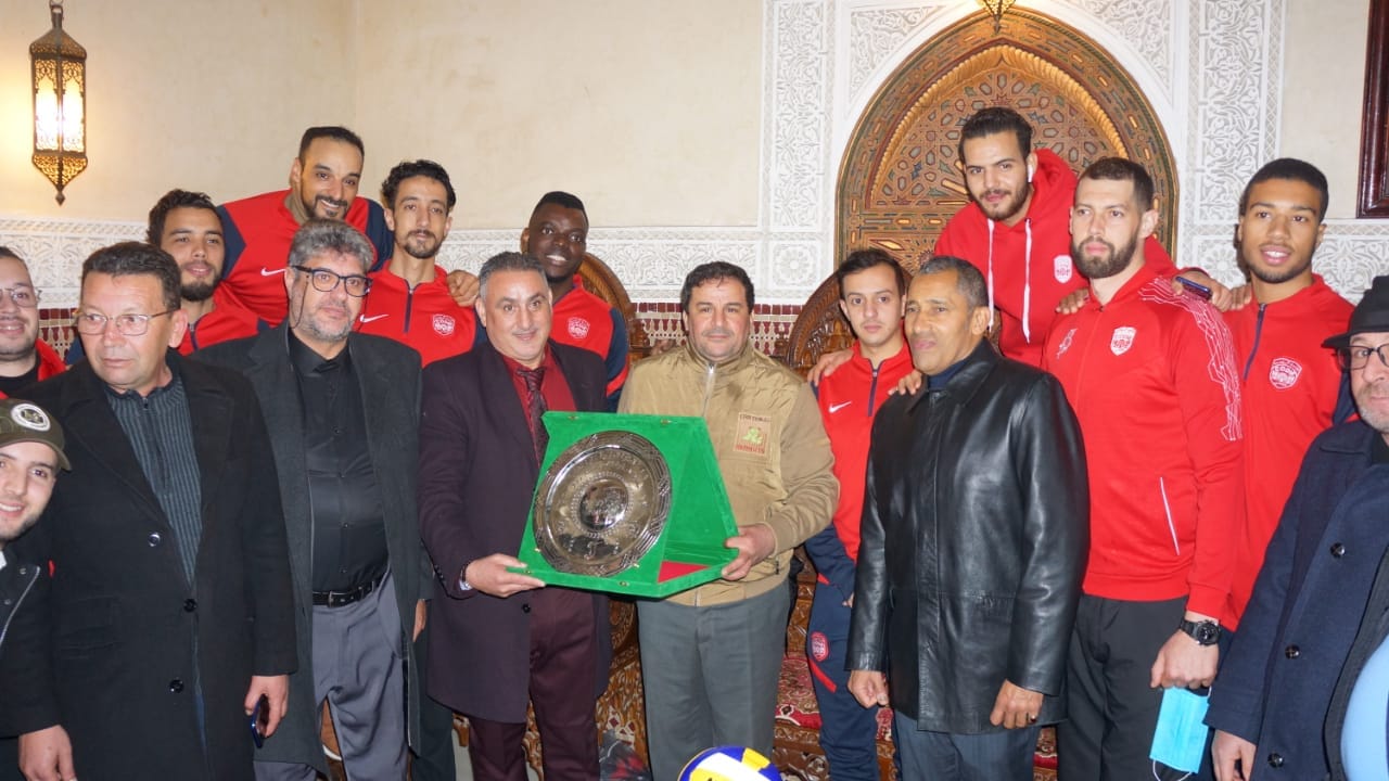 مائة يوم من عمر مجلس جماعة مكناس في انتظار إقلاع قطار التنمية. مائة يوم من عمر مجلس جماعة مكناس في انتظار إقلاع قطار التنمية.