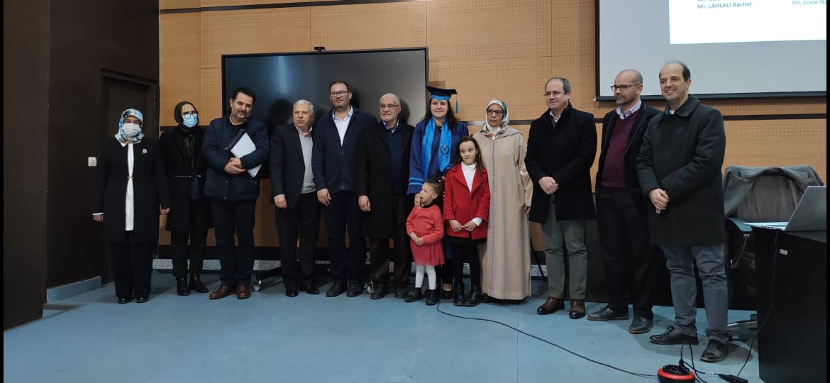 الطالبة الباحثة لعزيزة الدكالي تناقش أطروحة لنيل شهادة الدكتوراه وتحصل على لقب دكتورة بميزة مشرفة جدا الطالبة الباحثة لعزيزة الدكالي تناقش أطروحة لنيل شهادة الدكتوراه وتحصل على لقب دكتورة بميزة مشرفة جدا