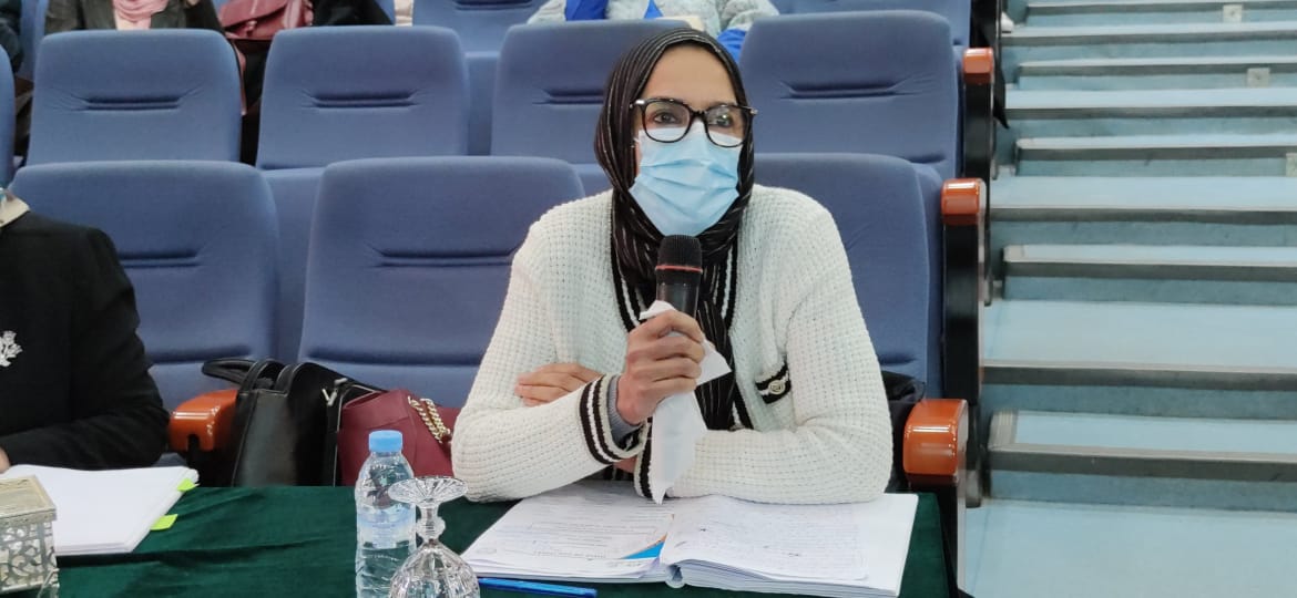 الطالبة الباحثة لعزيزة الدكالي تناقش أطروحة لنيل شهادة الدكتوراه وتحصل على لقب دكتورة بميزة مشرفة جدا الطالبة الباحثة لعزيزة الدكالي تناقش أطروحة لنيل شهادة الدكتوراه وتحصل على لقب دكتورة بميزة مشرفة جدا