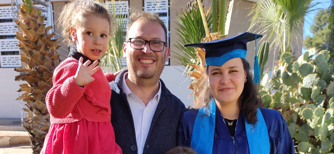 الطالبة الباحثة لعزيزة الدكالي تناقش أطروحة لنيل شهادة الدكتوراه وتحصل على لقب دكتورة بميزة مشرفة جدا الطالبة الباحثة لعزيزة الدكالي تناقش أطروحة لنيل شهادة الدكتوراه وتحصل على لقب دكتورة بميزة مشرفة جدا