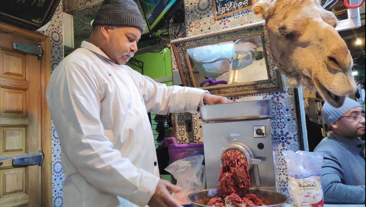 جزارة (كفتة) الجمل بقبة السوق بمكناس. جزارة (كفتة) الجمل بقبة السوق بمكناس.