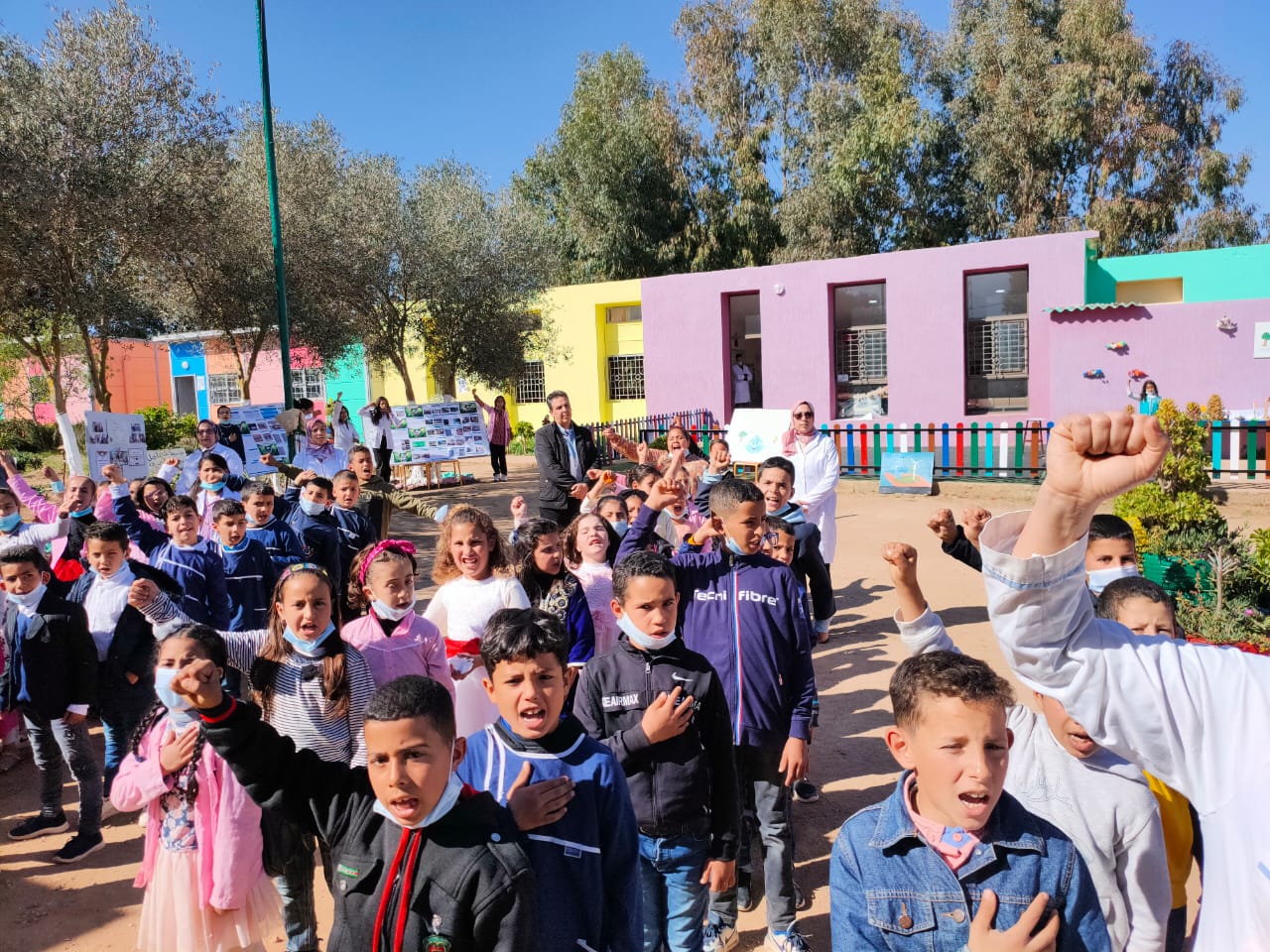 اللواء الأخضر يرفرف في سماء مجموعة مدارس حاجة بالمديرية الإقليمية بمكناس. اللواء الأخضر يرفرف في سماء مجموعة مدارس حاجة بالمديرية الإقليمية بمكناس.