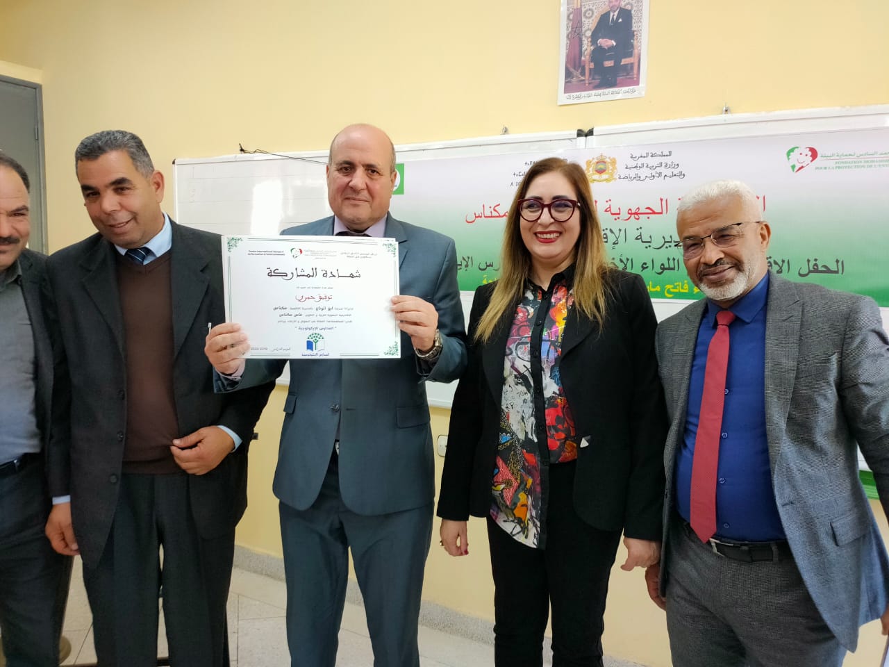 اللواء الأخضر يرفرف في سماء مجموعة مدارس حاجة بالمديرية الإقليمية بمكناس. اللواء الأخضر يرفرف في سماء مجموعة مدارس حاجة بالمديرية الإقليمية بمكناس.