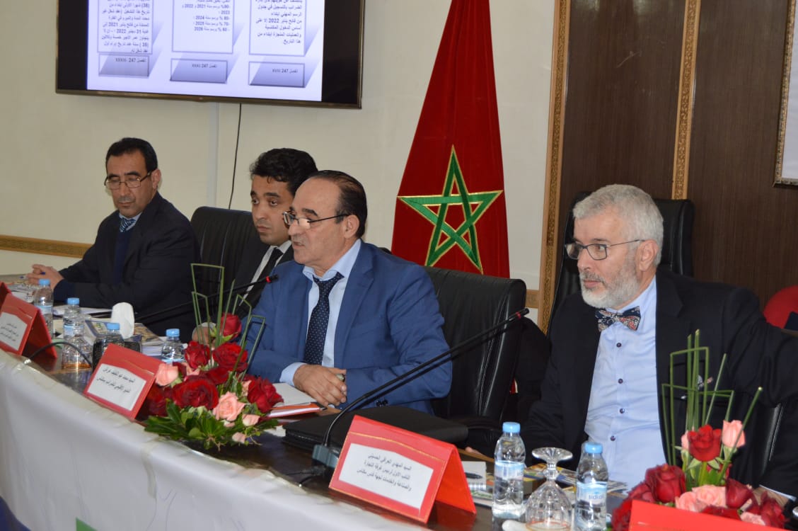 القافلة التواصلية حول قانون المالية لسنة 2022 . بمكناس ،في نسختها السابعة . تأطير اللقاء: *** السيد عبداللطيف عراش *** المدير الإقليمي للضرائب بمكناس القافلة التواصلية حول قانون المالية لسنة 2022 . بمكناس ،في نسختها السابعة . تأطير اللقاء: *** السيد عبداللطيف عراش *** المدير الإقليمي للضرائب بمكناس