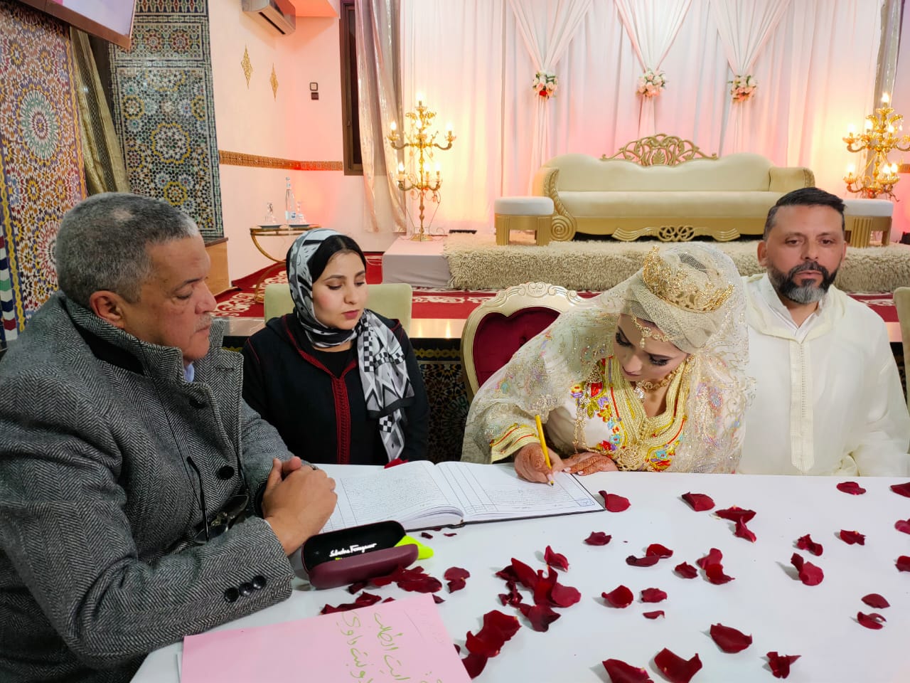 تهنئة بمناسبة زواج الفاعلة الجمعوية ايمان الدواي باخونا سيدي محمد ايت الطالب تهنئة بمناسبة زواج الفاعلة الجمعوية ايمان الدواي باخونا سيدي محمد ايت الطالب