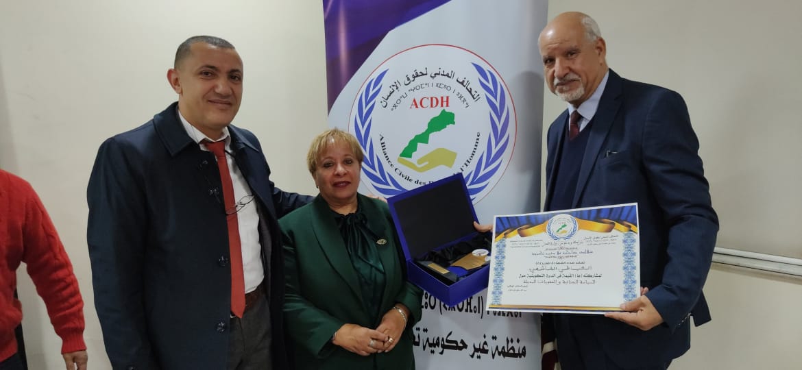 400 مليون سنتيم هي الميزانية اليومية لساكنة سجون المغرب وفتح حوار وطني لاعتماد مقاربة العقوبات البديلة، ضرورة ملحة مع إعادة النظر في الأوضاع المادية والاجتماعية لموظفي قطاع السجون . مكناس: عبد الصمد تاج الدين 400 مليون سنتيم هي الميزانية اليومية لساكنة سجون المغرب وفتح حوار وطني لاعتماد مقاربة العقوبات البديلة، ضرورة ملحة مع إعادة النظر في الأوضاع المادية والاجتماعية لموظفي قطاع السجون . مكناس: عبد الصمد تاج الدين