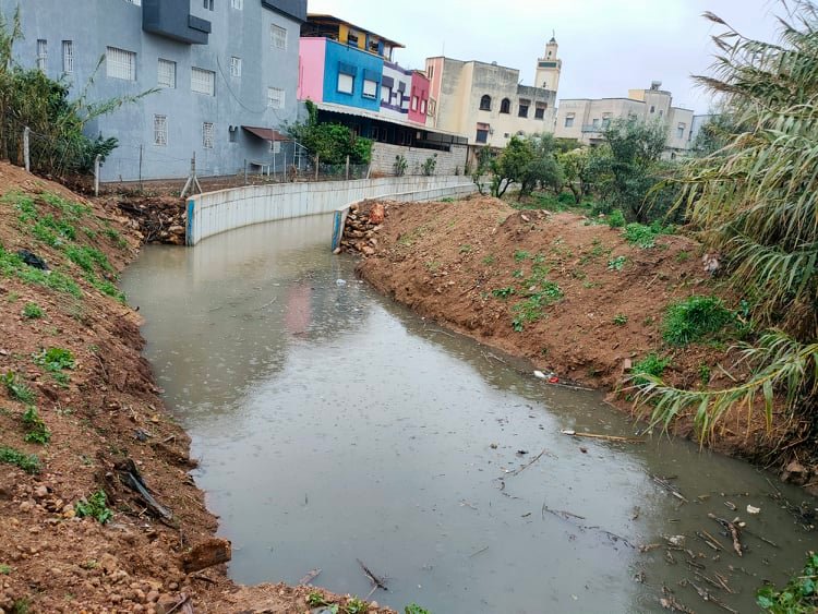 مكناس: سد من المياه عند مدخل حي الزهوة. 