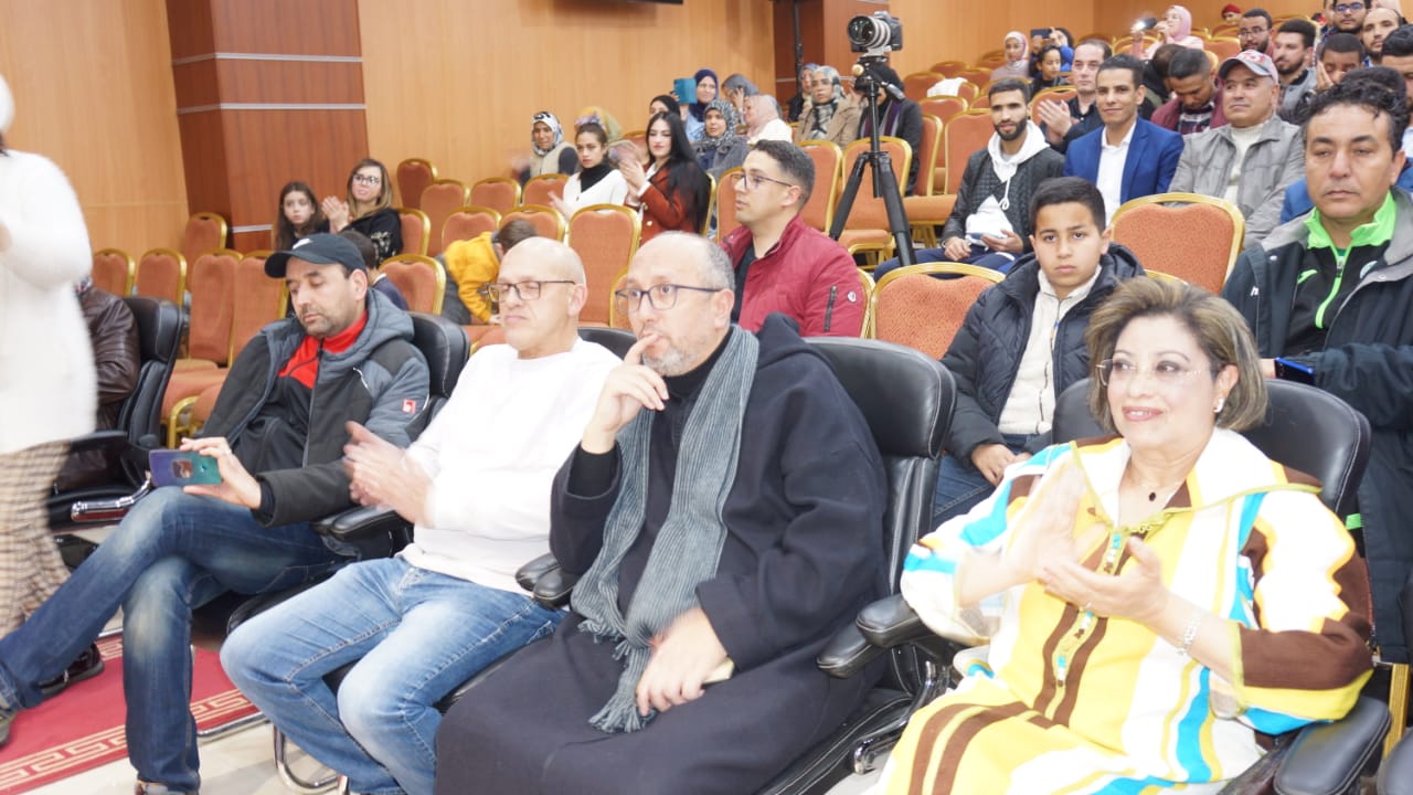 تتويج فريق إتصالات المغرب بلقب دوري الصداقة الرمضاني لكرةالقدم المصغرة في نسخته الخامسة تتويج فريق إتصالات المغرب بلقب دوري الصداقة الرمضاني لكرةالقدم المصغرة في نسخته الخامسة