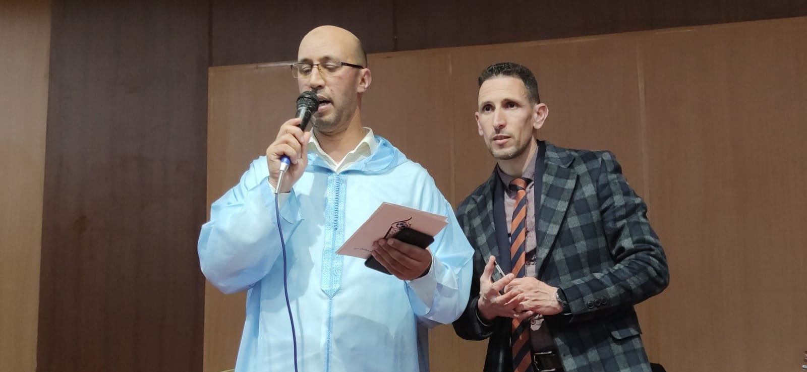 الحفل الختامي لدوري الصداقة الرمضاني لكرة القدم المصغرةالمنظم من طرف هيئة المحامين الشياب مكناس يكرم الاستاد محمد بلماحي رئيس الجامعة الملكية المغربية لسباق الدراجات... واللاعب الدولي مصطفى بيدان والحكمة الدولية بوشرى الكربوبي الحفل الختامي لدوري الصداقة الرمضاني لكرة القدم المصغرةالمنظم من طرف هيئة المحامين الشياب مكناس يكرم الاستاد محمد بلماحي رئيس الجامعة الملكية المغربية لسباق الدراجات... واللاعب الدولي مصطفى بيدان والحكمة الدولية بوشرى الكربوبي