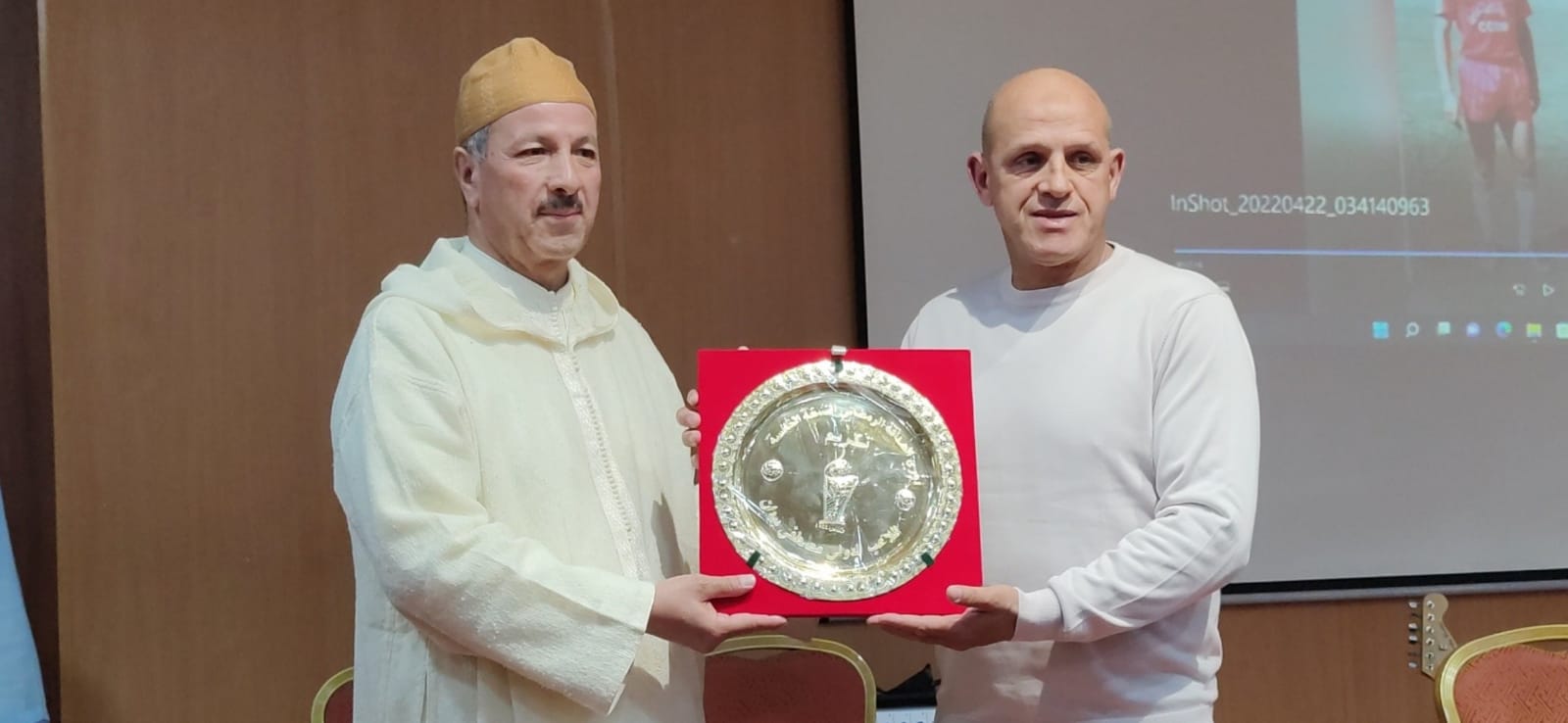 الحفل الختامي لدوري الصداقة الرمضاني لكرة القدم المصغرةالمنظم من طرف هيئة المحامين الشياب مكناس يكرم الاستاد محمد بلماحي رئيس الجامعة الملكية المغربية لسباق الدراجات... واللاعب الدولي مصطفى بيدان والحكمة الدولية بوشرى الكربوبي الحفل الختامي لدوري الصداقة الرمضاني لكرة القدم المصغرةالمنظم من طرف هيئة المحامين الشياب مكناس يكرم الاستاد محمد بلماحي رئيس الجامعة الملكية المغربية لسباق الدراجات... واللاعب الدولي مصطفى بيدان والحكمة الدولية بوشرى الكربوبي