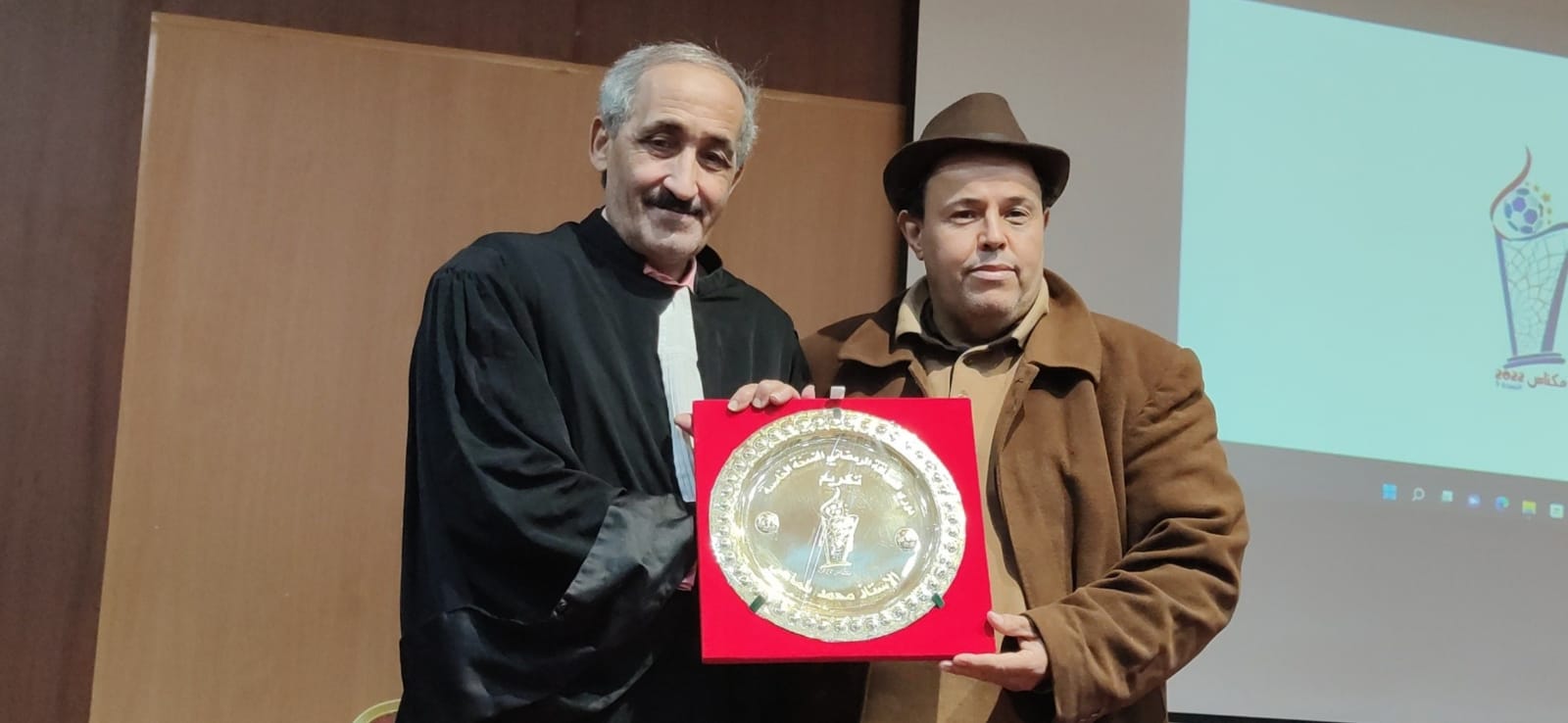 الحفل الختامي لدوري الصداقة الرمضاني لكرة القدم المصغرةالمنظم من طرف هيئة المحامين الشياب مكناس يكرم الاستاد محمد بلماحي رئيس الجامعة الملكية المغربية لسباق الدراجات... واللاعب الدولي مصطفى بيدان والحكمة الدولية بوشرى الكربوبي الحفل الختامي لدوري الصداقة الرمضاني لكرة القدم المصغرةالمنظم من طرف هيئة المحامين الشياب مكناس يكرم الاستاد محمد بلماحي رئيس الجامعة الملكية المغربية لسباق الدراجات... واللاعب الدولي مصطفى بيدان والحكمة الدولية بوشرى الكربوبي