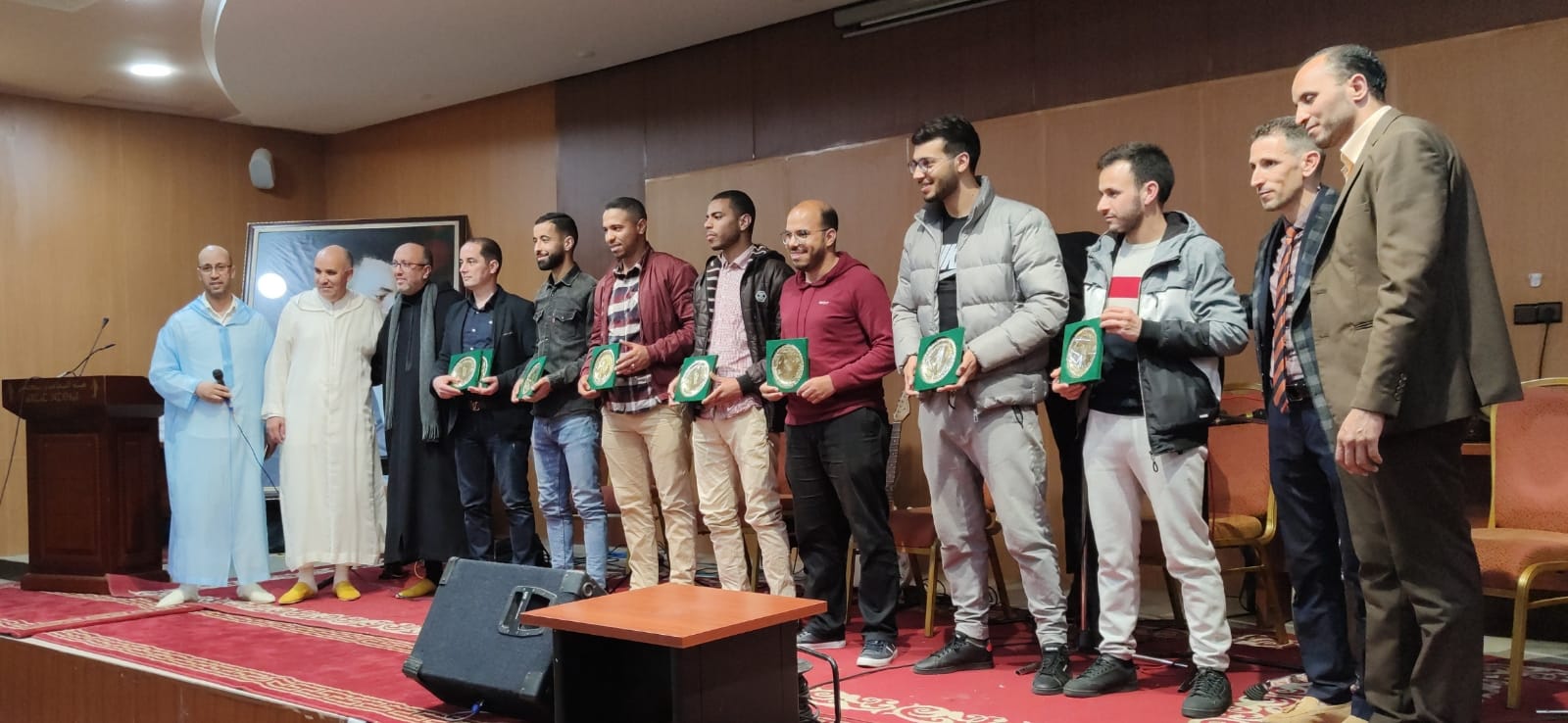 الحفل الختامي لدوري الصداقة الرمضاني لكرة القدم المصغرةالمنظم من طرف هيئة المحامين الشياب مكناس يكرم الاستاد محمد بلماحي رئيس الجامعة الملكية المغربية لسباق الدراجات... واللاعب الدولي مصطفى بيدان والحكمة الدولية بوشرى الكربوبي الحفل الختامي لدوري الصداقة الرمضاني لكرة القدم المصغرةالمنظم من طرف هيئة المحامين الشياب مكناس يكرم الاستاد محمد بلماحي رئيس الجامعة الملكية المغربية لسباق الدراجات... واللاعب الدولي مصطفى بيدان والحكمة الدولية بوشرى الكربوبي