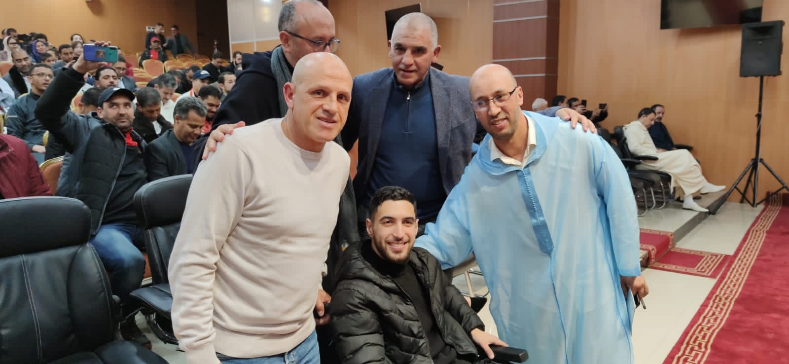 الحفل الختامي لدوري الصداقة الرمضاني لكرة القدم المصغرةالمنظم من طرف هيئة المحامين الشياب مكناس يكرم الاستاد محمد بلماحي رئيس الجامعة الملكية المغربية لسباق الدراجات... واللاعب الدولي مصطفى بيدان والحكمة الدولية بوشرى الكربوبي الحفل الختامي لدوري الصداقة الرمضاني لكرة القدم المصغرةالمنظم من طرف هيئة المحامين الشياب مكناس يكرم الاستاد محمد بلماحي رئيس الجامعة الملكية المغربية لسباق الدراجات... واللاعب الدولي مصطفى بيدان والحكمة الدولية بوشرى الكربوبي