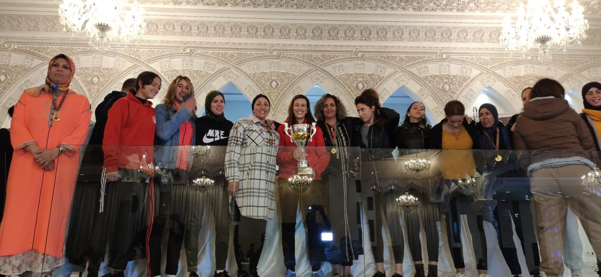 الاستاد النقيب عبد الواحد الانصاري يسلم الكاس الفضية لفريق موظفي السجن المحلي تولال مكناس الفائز بالنسخة الثالثة للدوري التضامني الرمضاني لكرة القدم المنظم من طرف جمعية المحامين الشباب بمكناس الاستاد النقيب عبد الواحد الانصاري يسلم الكاس الفضية لفريق موظفي السجن المحلي تولال مكناس الفائز بالنسخة الثالثة للدوري التضامني الرمضاني لكرة القدم المنظم من طرف جمعية المحامين الشباب بمكناس