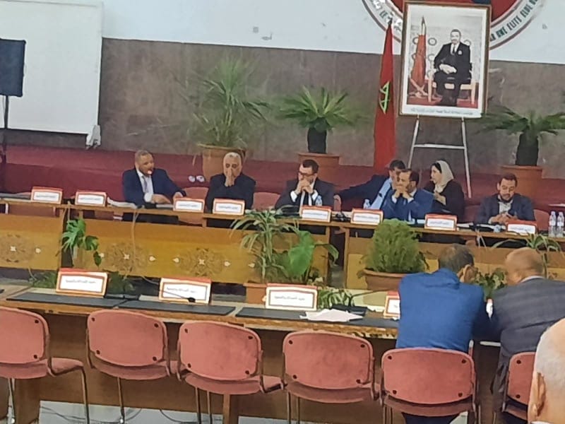 مشاهد من البروتوكول الديمقراطي لدورة ماي بمجلس جماعة مكناس.