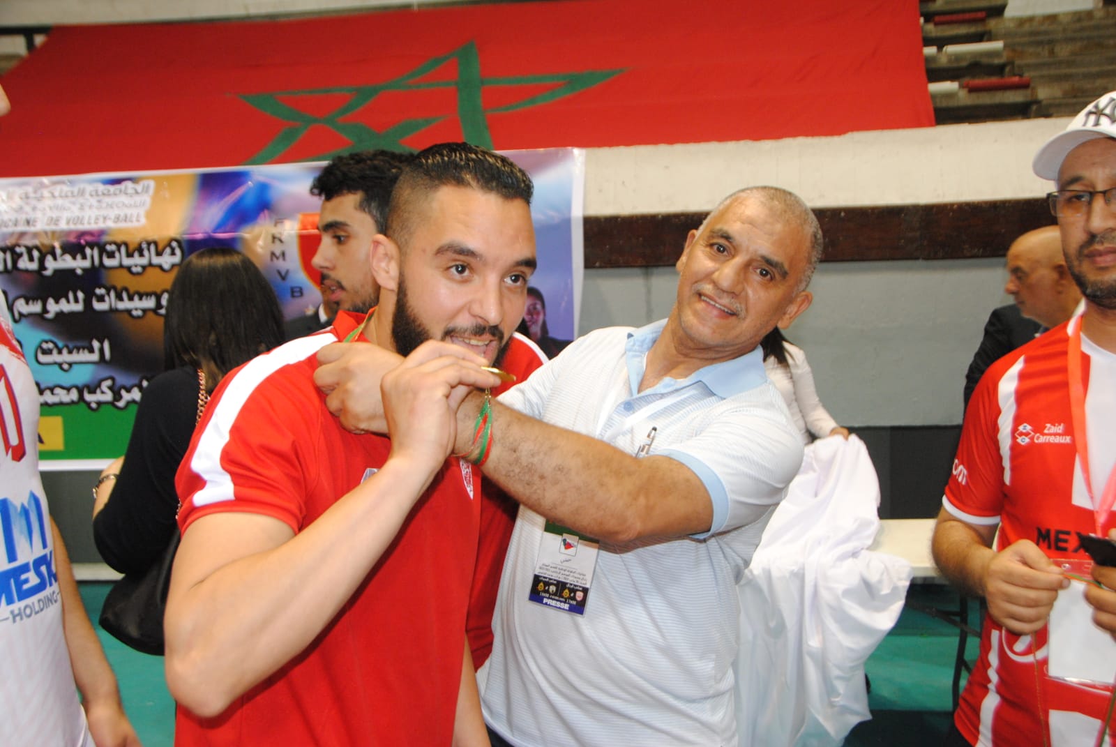 النادي المكناسي يتوج بطلا للكرة الطائرة للموسم الثاني على التوالي النادي المكناسي يتوج بطلا للكرة الطائرة للموسم الثاني على التوالي