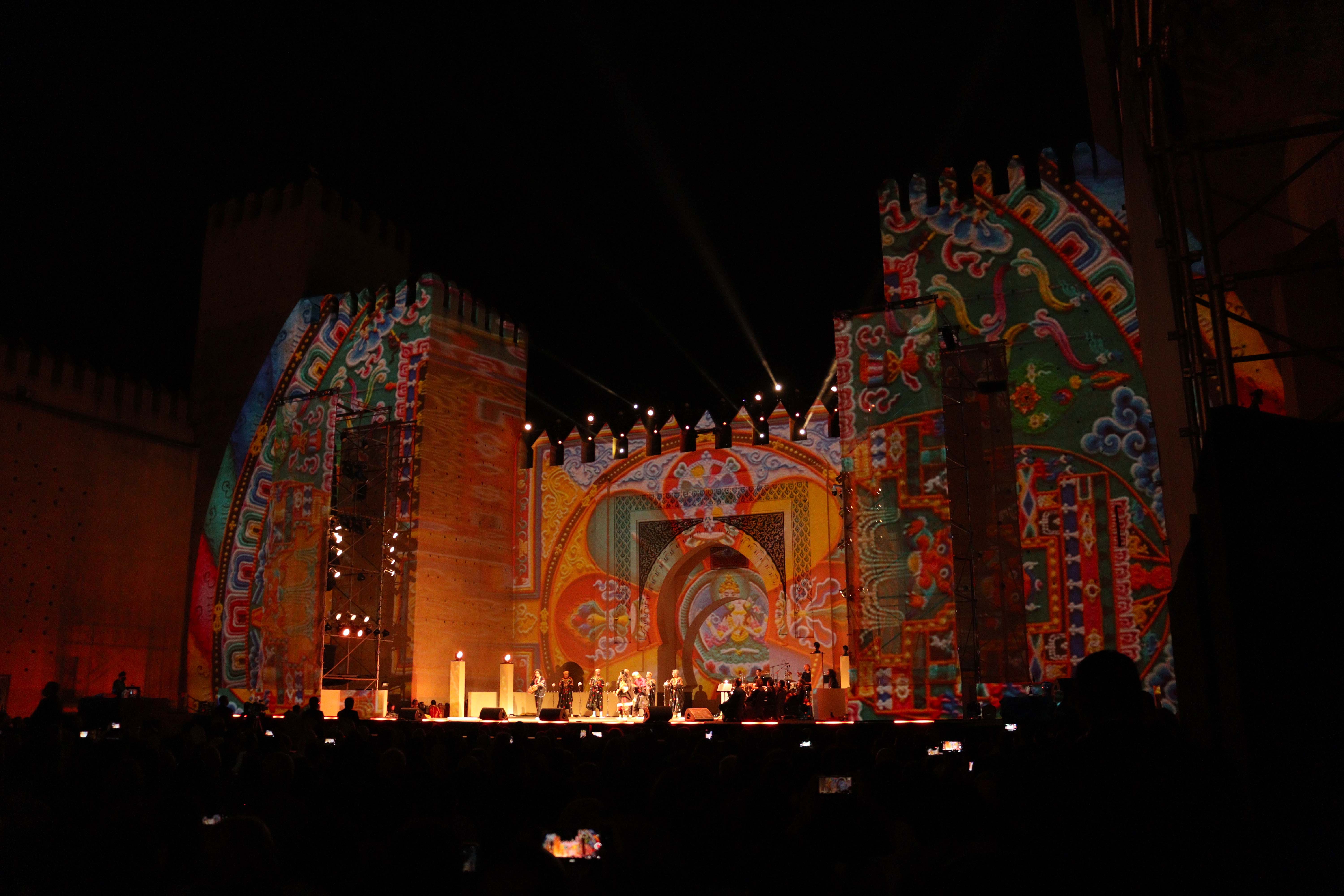 مهرجان فاس للموسيقى العالمية العريقة يعد جمهوره بقضاء يوم جمعة حافل وغني بالاكتشافات والروحانيات. مهرجان فاس للموسيقى العالمية العريقة يعد جمهوره بقضاء يوم جمعة حافل وغني بالاكتشافات والروحانيات.