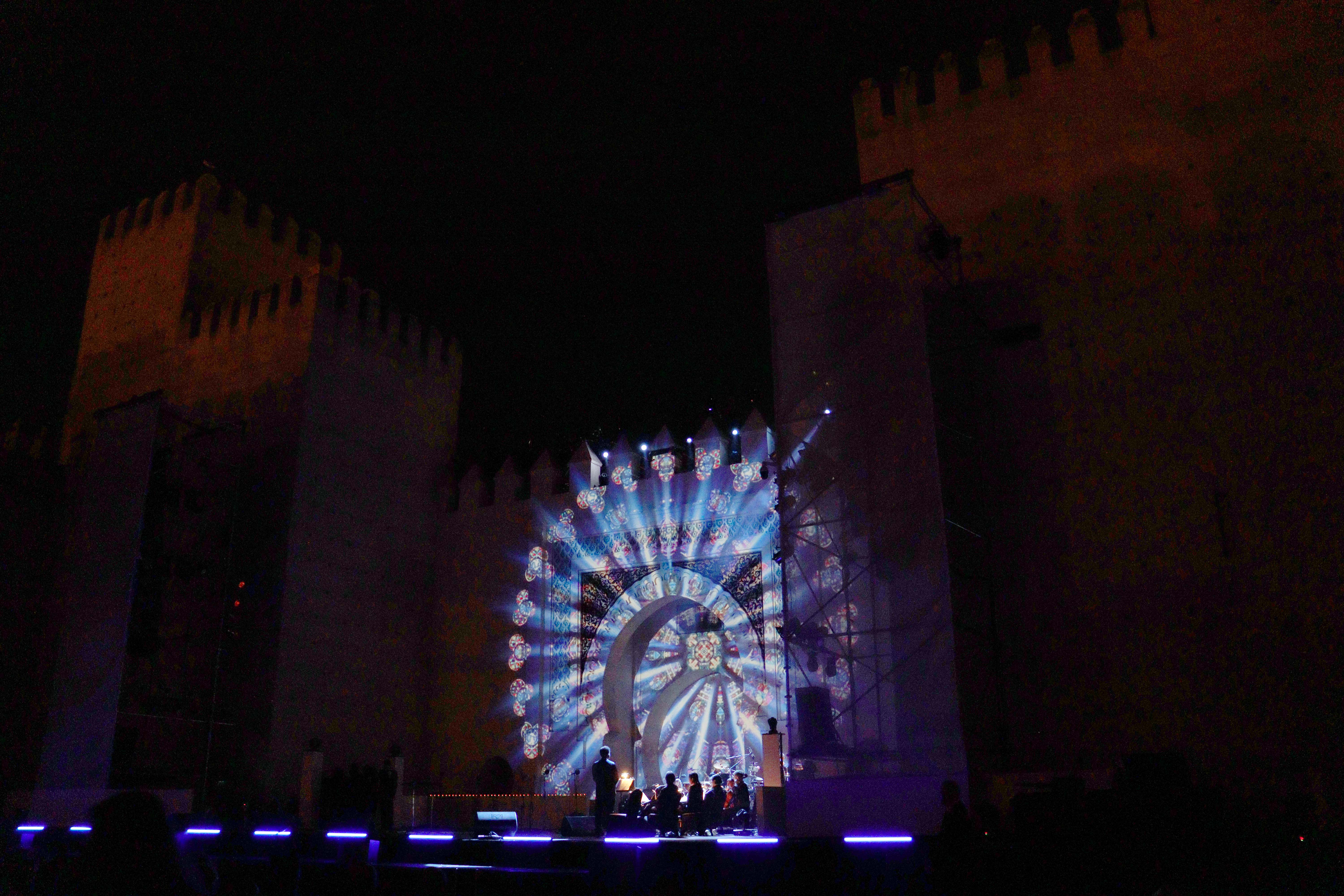 مهرجان فاس للموسيقى العالمية العريقة يعد جمهوره بقضاء يوم جمعة حافل وغني بالاكتشافات والروحانيات. مهرجان فاس للموسيقى العالمية العريقة يعد جمهوره بقضاء يوم جمعة حافل وغني بالاكتشافات والروحانيات.