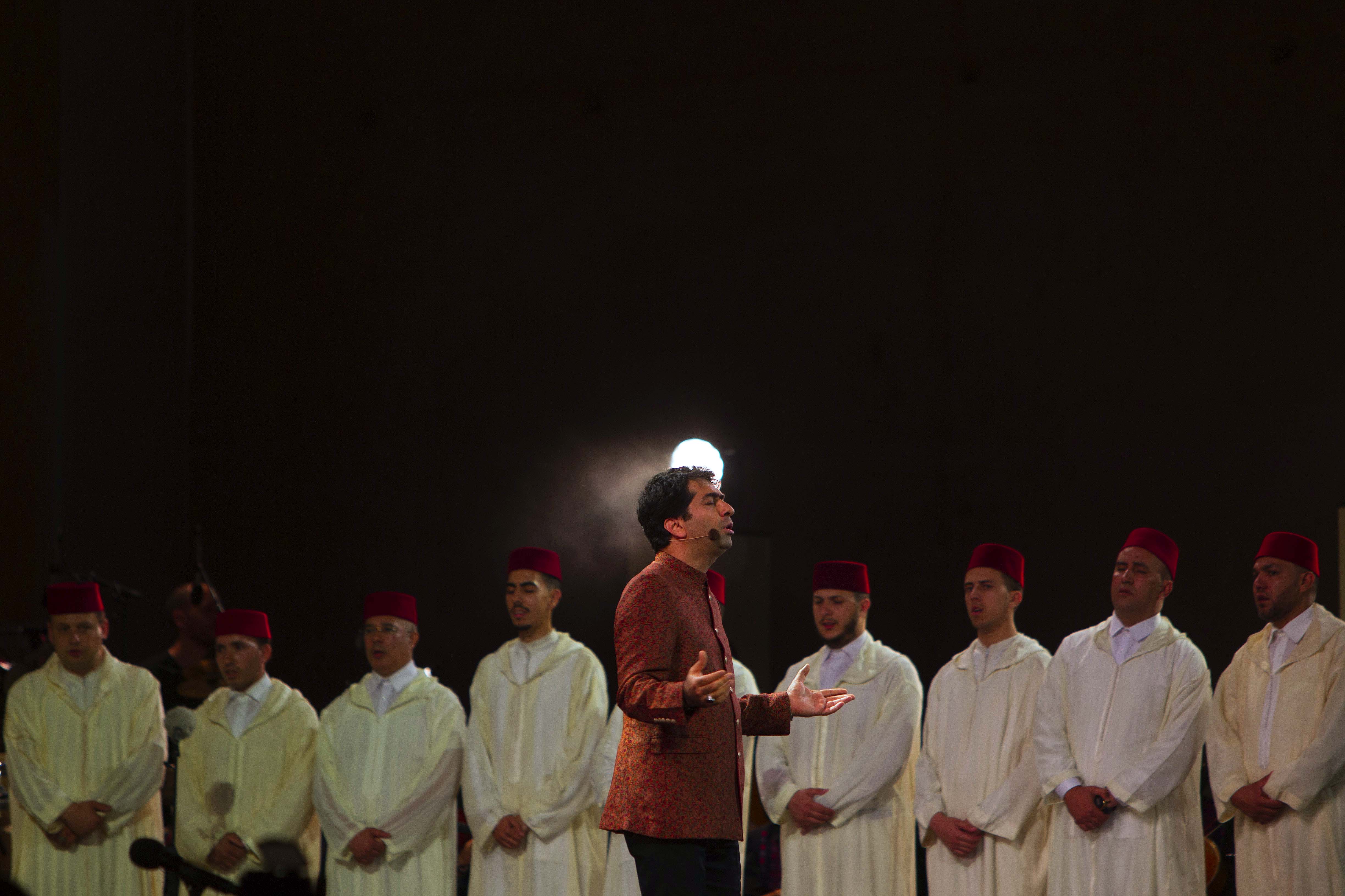 مهرجان فاس للموسيقى العالمية العريقة يعد جمهوره بقضاء يوم جمعة حافل وغني بالاكتشافات والروحانيات. مهرجان فاس للموسيقى العالمية العريقة يعد جمهوره بقضاء يوم جمعة حافل وغني بالاكتشافات والروحانيات.