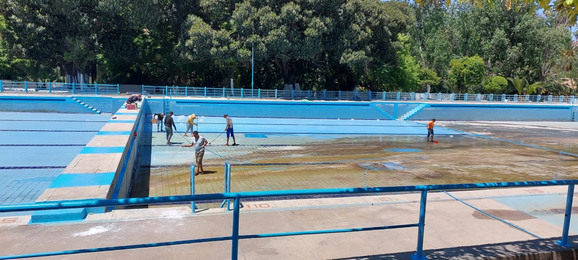 مكناس تتنفس سياسيا من تحت ماء المسبح البلدي. مكناس تتنفس سياسيا من تحت ماء المسبح البلدي.