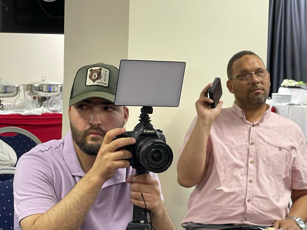 المخرج إدريس الروخ يوقع مؤلفه الجديد ” المسرح بين الأنا والآخر . المخرج إدريس الروخ يوقع مؤلفه الجديد ” المسرح بين الأنا والآخر .