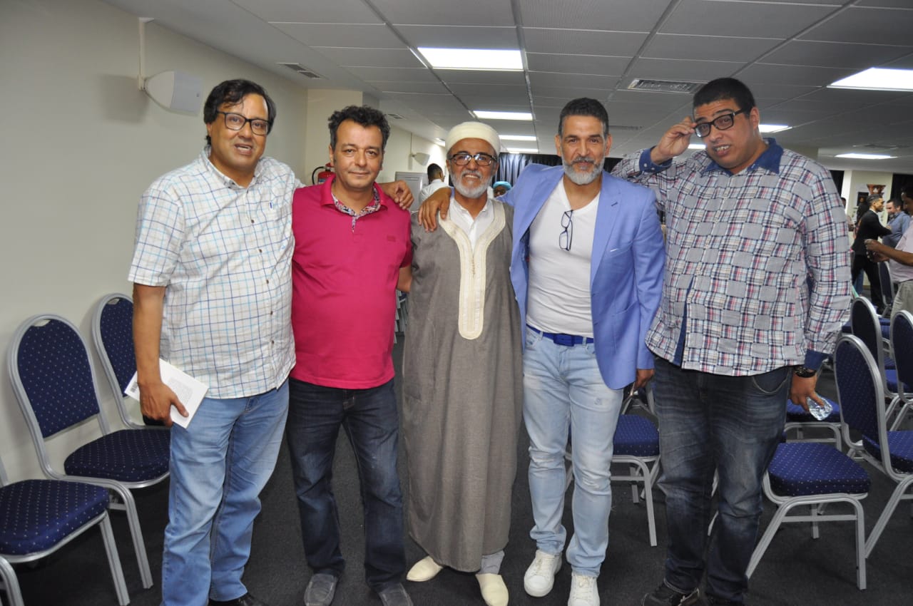 المخرج إدريس الروخ يوقع مؤلفه الجديد ” المسرح بين الأنا والآخر . المخرج إدريس الروخ يوقع مؤلفه الجديد ” المسرح بين الأنا والآخر .